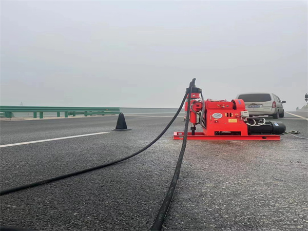 壤塘马路路基路面开裂下沉注浆加固灌浆